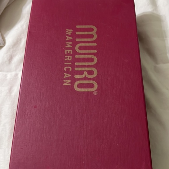 Munro American Riviera Black Shimmer Sandals Size 8M Great Condition - Picture 9 of 10